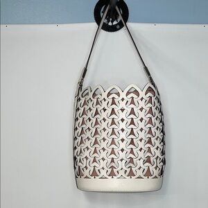 KATE SPADE WHITE LEATHER DORIE BUCKET BAG 
FTL-09-097